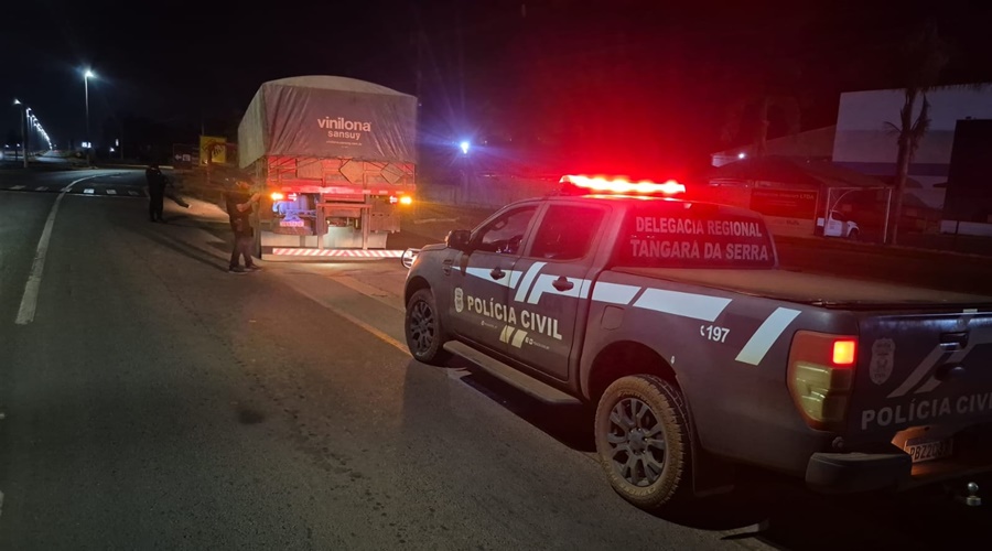 Imagem: caminhao com droga Motorista é preso com 23 tabletes de drogas escondidos em pneu de caminhão em MT Imagem: caminhao com droga Motorista é preso com 23 tabletes de drogas escondidos em pneu de caminhão em MT