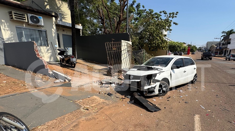 Imagem: carro bate em muro Motorista possivelmente embriagado é detido após colidir em veículos estacionados e muro de residência em Rondonópolis Imagem: carro bate em muro Motorista possivelmente embriagado é detido após colidir em veículos estacionados e muro de residência em Rondonópolis