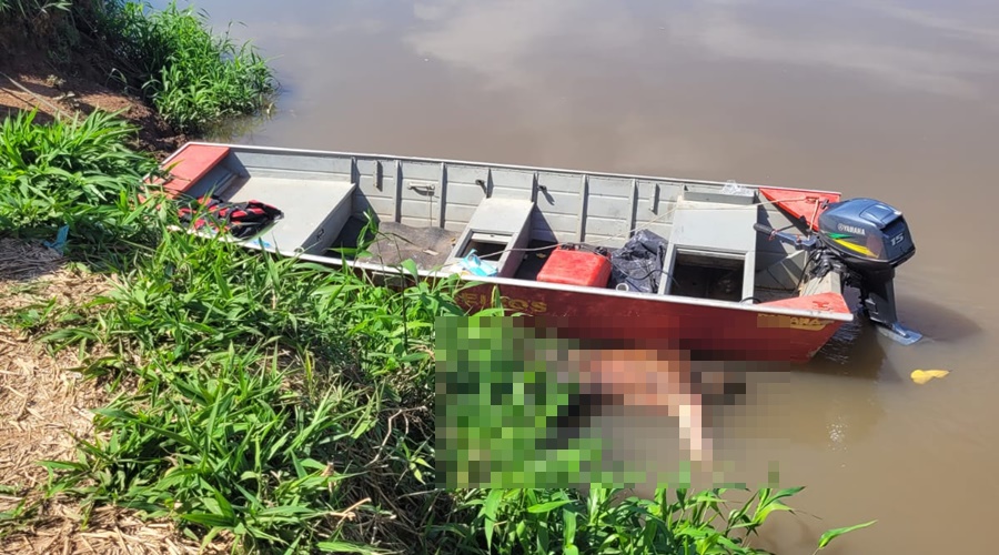 Imagem: corpo Corpo de homem é localizado no Rio Vermelho e retirado por equipe do Corpo de Bombeiros Militar Imagem: corpo Corpo de homem é localizado no Rio Vermelho e retirado por equipe do Corpo de Bombeiros Militar