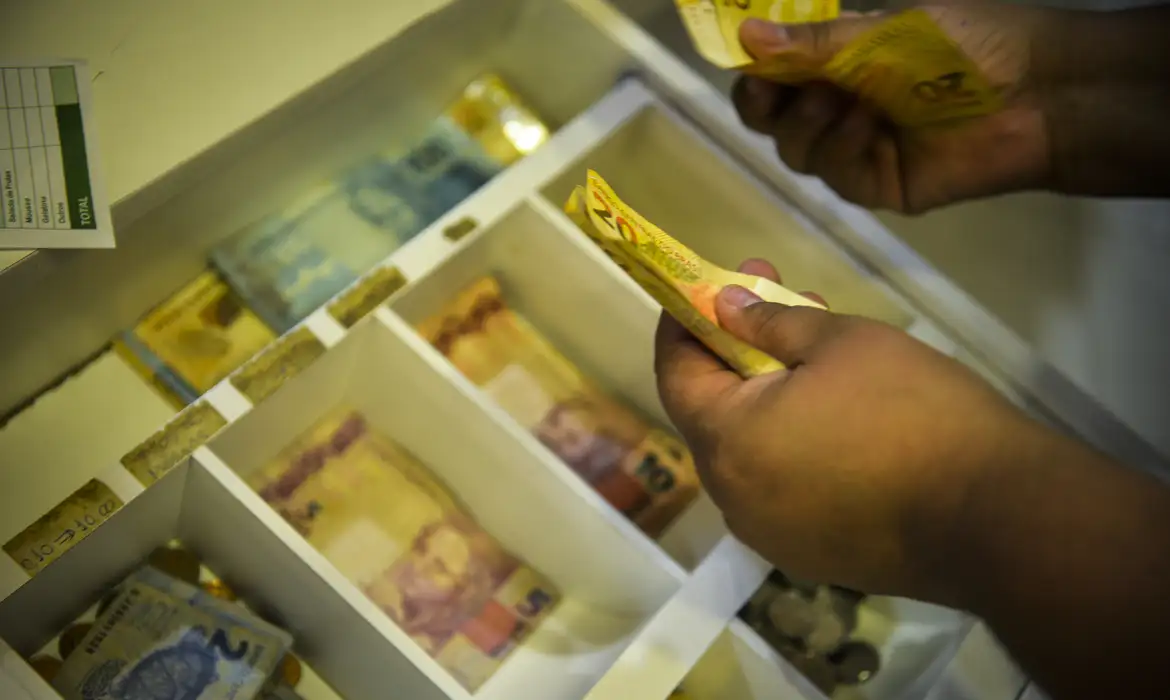 Imagem: Trabalhadores nascidos em novembro e dezembro começam a receber abono salarial Imagem: Trabalhadores nascidos em novembro e dezembro começam a receber abono salarial