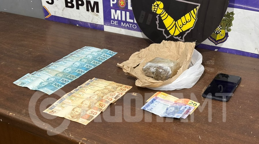 Imagem: droga apreendida GAP Homem é preso com meio tijolo de maconha e R$ 1,2 mil durante abordagem em bar de Rondonópolis Imagem: droga apreendida GAP Homem é preso com meio tijolo de maconha e R$ 1,2 mil durante abordagem em bar de Rondonópolis