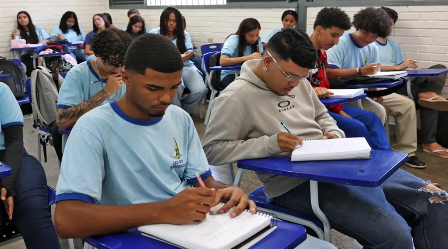 Imagem: estudantes Pé-de-Meia: nascidos em setembro e outubro recebem parcela de R$ 200 Imagem: estudantes Pé-de-Meia: nascidos em setembro e outubro recebem parcela de R$ 200