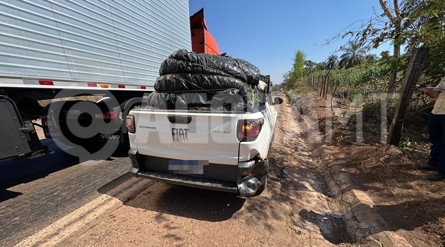 Imagem: fiorino acidente Dois acidentes diferentes são registrados simultaneamente na BR-364 entre Rondonópolis e Pedra Preta