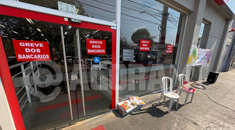 Imagem: greve dos bancarios 1 Bancários fecham agências em Rondonópolis e participam da paralisação nacional de 24 horas Imagem: greve dos bancarios 1 Bancários fecham agências em Rondonópolis e participam da paralisação nacional de 24 horas