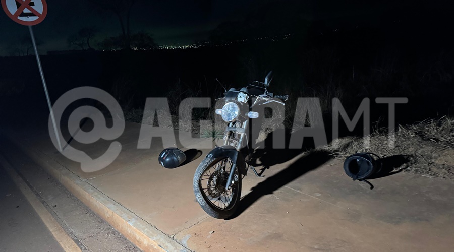 Imagem: moto apos acidente Família com bebê fica ferida após queda de moto na Avenida das Torres em Rondonópolis Imagem: moto apos acidente Família com bebê fica ferida após queda de moto na Avenida das Torres em Rondonópolis