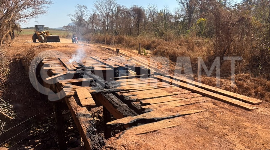 Imagem: ponte pegou fogo Ponte de madeira é incendiada e deixa acesso entre Naboreiro e Jarudore comprometido Imagem: ponte pegou fogo Ponte de madeira é incendiada e deixa acesso entre Naboreiro e Jarudore comprometido