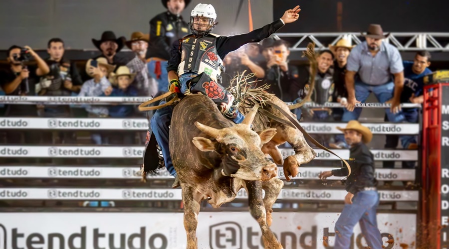 Imagem: rodeio Noite de romantismo na 52ª Exposul com cantor Eduardo Costa brilhando em Rondonópolis Imagem: rodeio Noite de romantismo na 52ª Exposul com cantor Eduardo Costa brilhando em Rondonópolis