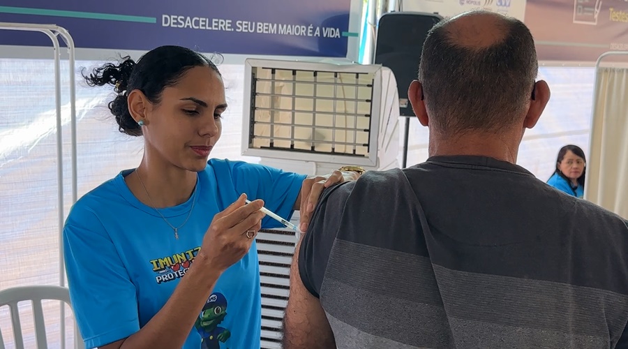 Imagem: vacinacao na Parada Legal Parada Legal oferece atendimento gratuito a caminhoneiros durante ação em Rondonópolis