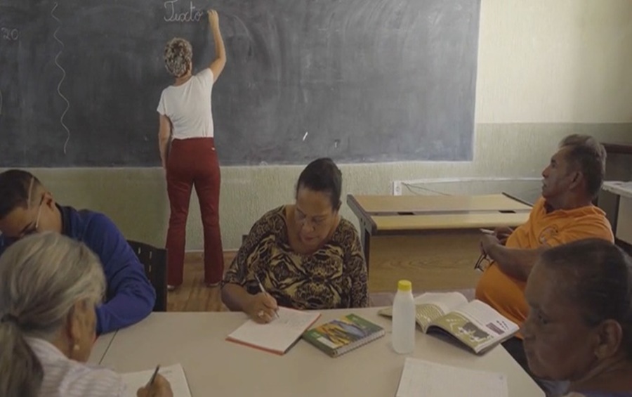 Imagem: ANALFABETISMO Mato Grosso registra avanço na educação com queda na taxa de analfabetismo; aponta pesquisa Imagem: ANALFABETISMO Mato Grosso registra avanço na educação com queda na taxa de analfabetismo; aponta pesquisa