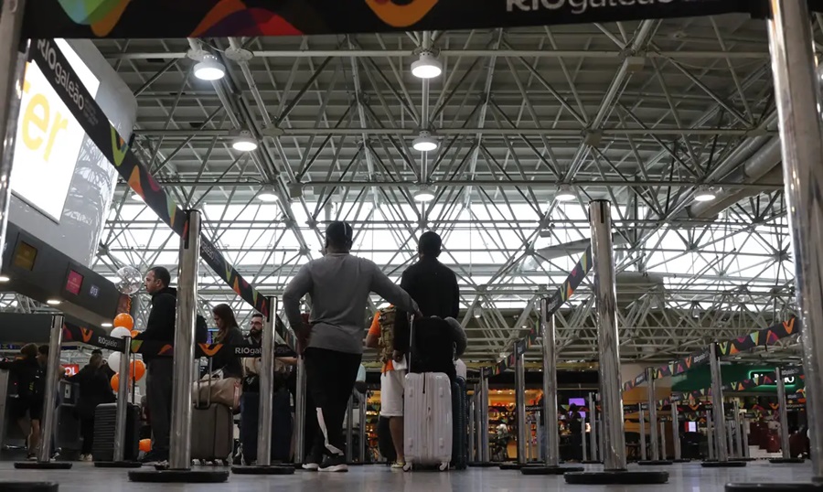 Imagem: Aeroporto Passageiros indisciplinados terão regras mais rígidas e novas punições em voos; entenda Imagem: Aeroporto Passageiros indisciplinados terão regras mais rígidas e novas punições em voos; entenda