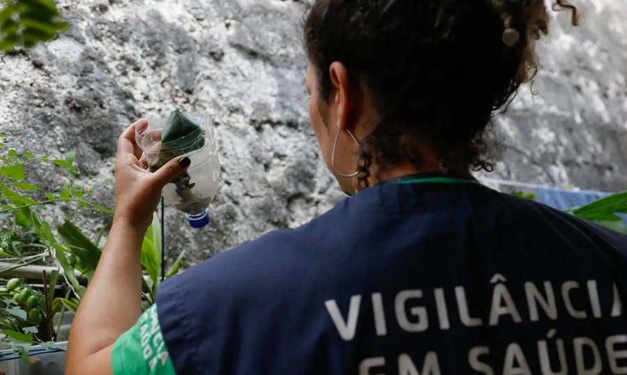 Imagem: Agemte de saude vigilante dengue São Paulo tem mais de 58 mil casos de dengue e 42 mortes desde o início do ano