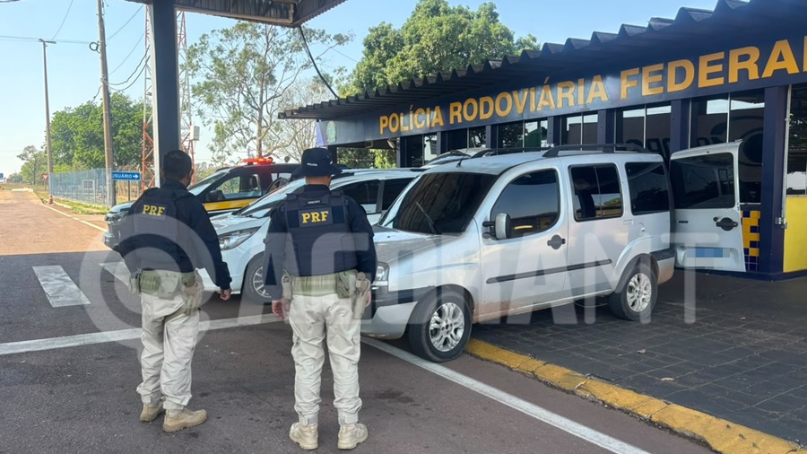 Imagem: As mercadorias apreendidas estaavam em dois veiculos PRF prende dois homens e apreende cerca de R$ 150 mil em mercadorias de descaminho em Rondonópolis Imagem: As mercadorias apreendidas estaavam em dois veiculos PRF prende dois homens e apreende cerca de R$ 150 mil em mercadorias de descaminho em Rondonópolis