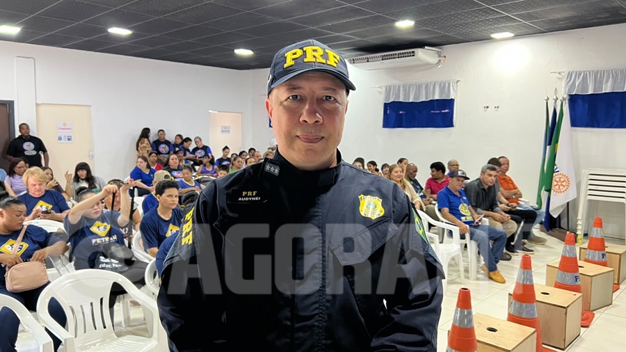 Imagem: Audynei Rocha Chefe da Delegacia PRF Rondonopolis PRF promove momento de inclusão e aproximação com alunos da APAE em Pedra Preta Imagem: Audynei Rocha Chefe da Delegacia PRF Rondonopolis PRF promove momento de inclusão e aproximação com alunos da APAE em Pedra Preta