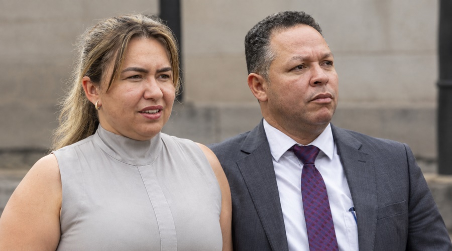 Imagem: CLAUDIO E ALESSANDRA TRE-MT proíbe uso de estrutura da Prefeitura em favor de Alessandra Ferreira e fixa multa de R$ 20 mil por descumprimento