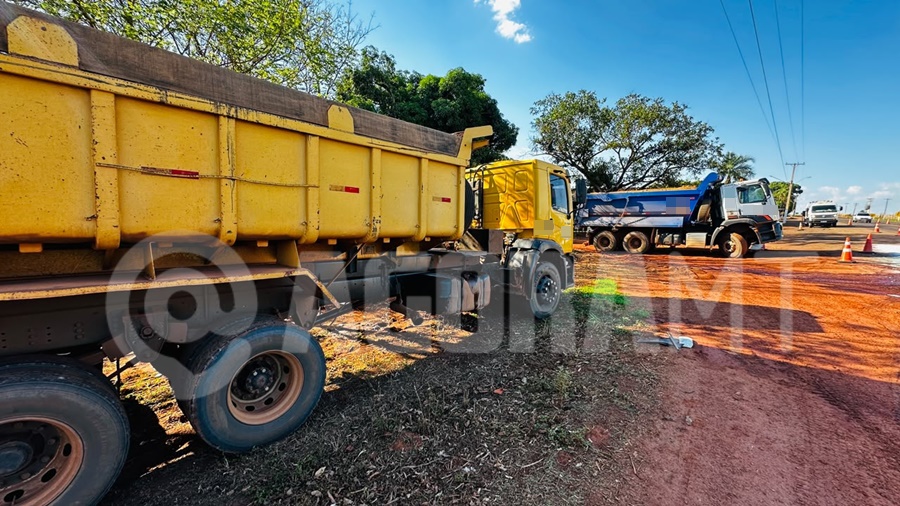 Imagem: Caminhoes envolvidos em acidente MT-130 | Colisão entre dois caminhões é registrada na frente da Penitenciária em Rondonópolis Imagem: Caminhoes envolvidos em acidente MT-130 | Colisão entre dois caminhões é registrada na frente da Penitenciária em Rondonópolis