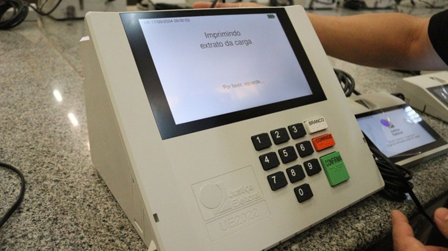 Imagem: Cargas e lacres de urnas Justiça Eleitoral de Mato Grosso inicia geração de mídias e carga e lacre de urnas para Eleições 2026