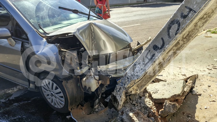 Imagem: Carro Fit colidiu em poste Mãe e filha ficam feridas após carro bater contra poste em forte colisão em Rondonópolis Imagem: Carro Fit colidiu em poste Mãe e filha ficam feridas após carro bater contra poste em forte colisão em Rondonópolis