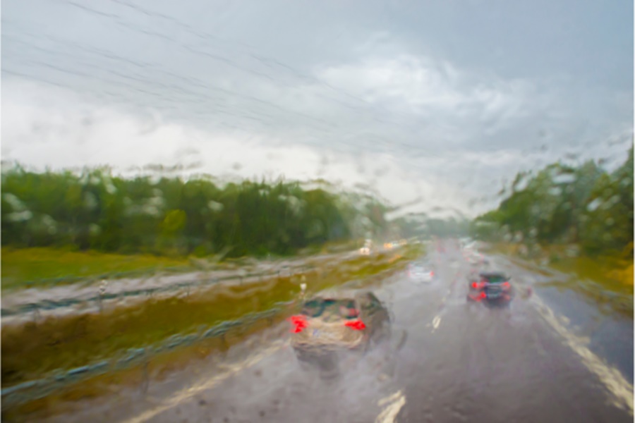 Imagem: Chuva na estrada Com início do período chuvoso, motoristas devem redobrar os cuidados ao trafegar pela BR-163/MT Imagem: Chuva na estrada Com início do período chuvoso, motoristas devem redobrar os cuidados ao trafegar pela BR-163/MT