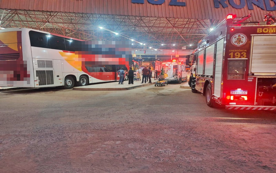 Imagem: Corpo de Bombeiros na rodoviaria de Rondonopolis Idosa fica ferida e sofre fratura após cair dentro de ônibus interestadual em Rondonópolis