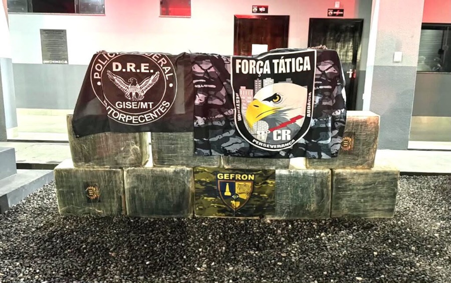 Imagem: Droga apreendida em acao conjunta Operação conjunta apreende cerca de 500 kg de cocaína após avião ser incendiado Imagem: Droga apreendida em acao conjunta Operação conjunta apreende cerca de 500 kg de cocaína após avião ser incendiado