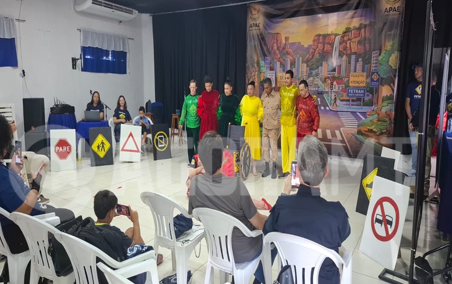 Imagem: Equipe da APAE de Pedra Preta fazendo apresentacao PRF promove momento de inclusão e aproximação com alunos da APAE em Pedra Preta Imagem: Equipe da APAE de Pedra Preta fazendo apresentacao PRF promove momento de inclusão e aproximação com alunos da APAE em Pedra Preta