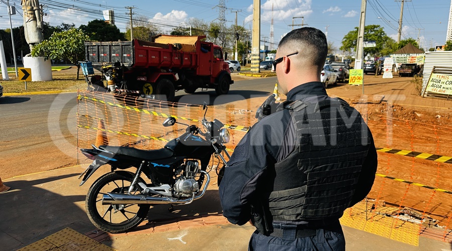 Imagem: IMG 8022.JPG Mulher é atropelada por motociclista sem habilitação na Avenida Júlio Campos em Rondonópolis Imagem: IMG 8022.JPG Mulher é atropelada por motociclista sem habilitação na Avenida Júlio Campos em Rondonópolis