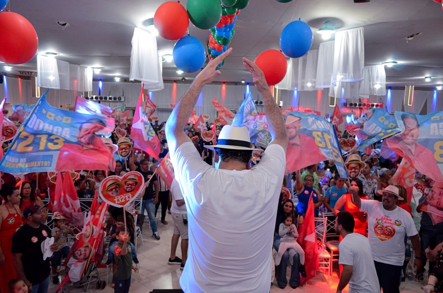 Imagem: Junior Mendonca lanca candidatura a deputado estadual 01 Júnior Mendonça lançou oficialmente sua candidatura a deputado estadual na noite do último sábado Imagem: Junior Mendonca lanca candidatura a deputado estadual 01 Júnior Mendonça lançou oficialmente sua candidatura a deputado estadual na noite do último sábado