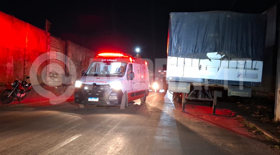 Imagem: MOTO COLIDE EM CARRETA PARADA Motociclista é arremessado por 20 metros após bater em carreta estacionada no bairro Rosa Bororo Imagem: MOTO COLIDE EM CARRETA PARADA Motociclista é arremessado por 20 metros após bater em carreta estacionada no bairro Rosa Bororo