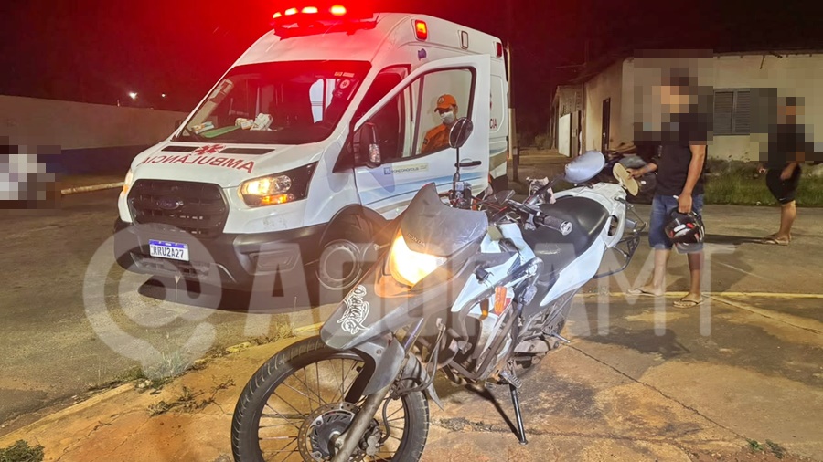Imagem: Moto envolvida em acidente Motociclista perde o controle em cruzamento e fica ferido após acidente no Jardim Primavera em Rondonópolis