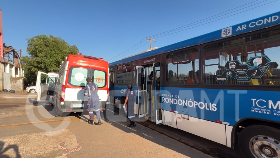 Imagem: Motorista deixou senhora na base do Samu Motorista de ônibus percebe passageira passando mal, desvia rota e a leva até base do Samu em Rondonópolis Imagem: Motorista deixou senhora na base do Samu Motorista de ônibus percebe passageira passando mal, desvia rota e a leva até base do Samu em Rondonópolis