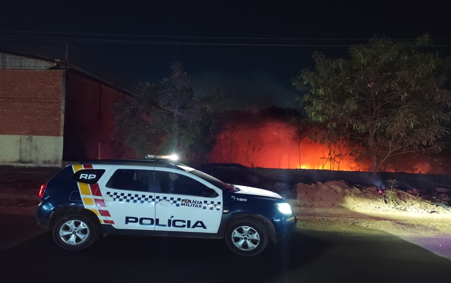 Imagem: PM prende suspeito de incendio criminoso Suspeito é preso pela PM após provocar incêndio criminoso em mata de Rondonópolis Imagem: PM prende suspeito de incendio criminoso Suspeito é preso pela PM após provocar incêndio criminoso em mata de Rondonópolis