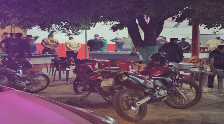 Imagem: Pessoas abordadas 5º BPM intensifica policiamento em operação noturna e remove veículos irregulares em Rondonópolis Imagem: Pessoas abordadas 5º BPM intensifica policiamento em operação noturna e remove veículos irregulares em Rondonópolis