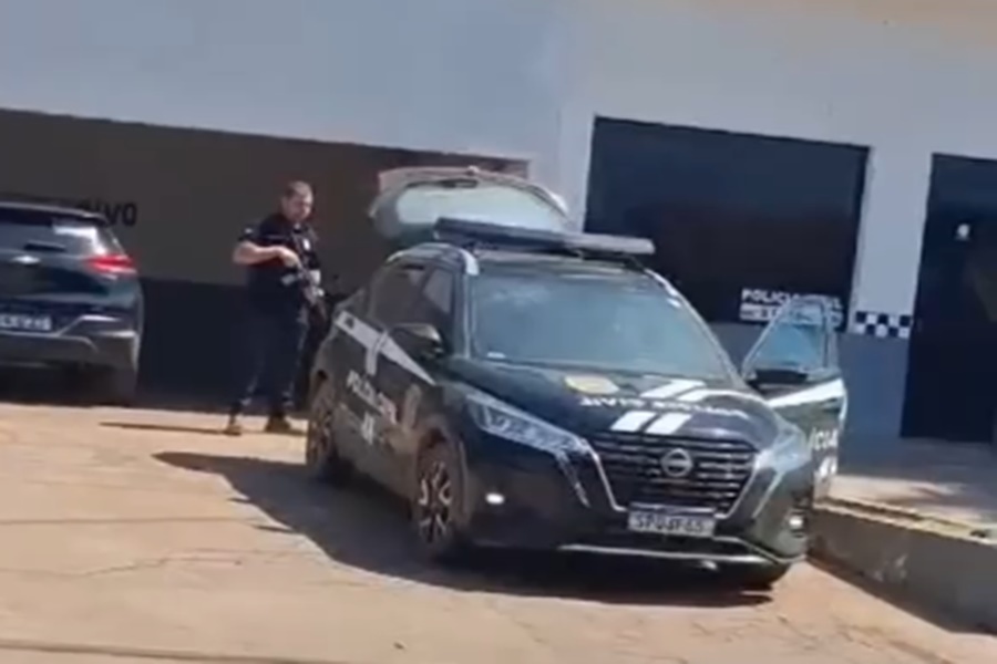 Imagem: Policis Civil Polícia Civil prende suspeito de tentativa de homicídio em Pedra Preta Imagem: Policis Civil Polícia Civil prende suspeito de tentativa de homicídio em Pedra Preta