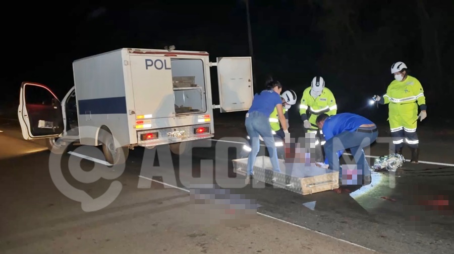 Imagem: Politec no local do acidente fatal Violento atropelamento deixa ciclista morto após ser atingido por vários veículos na BR-364 Imagem: Politec no local do acidente fatal Violento atropelamento deixa ciclista morto após ser atingido por vários veículos na BR-364