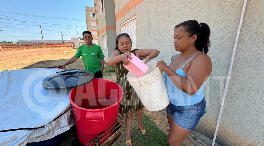 Imagem: SEM AGUA CELINA 1 Moradores do Residencial Celina Bezerra enfrentam quase 24 horas sem água e pedem solução Imagem: SEM AGUA CELINA 1 Moradores do Residencial Celina Bezerra enfrentam quase 24 horas sem água e pedem solução