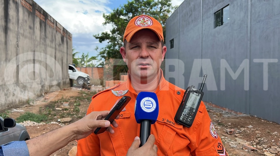 Imagem: Sargento Lauro corpo de bombeiros Funcionário fica preso em veículo após colidir contra parede de empresa durante acidente de trabalho Imagem: Sargento Lauro corpo de bombeiros Funcionário fica preso em veículo após colidir contra parede de empresa durante acidente de trabalho