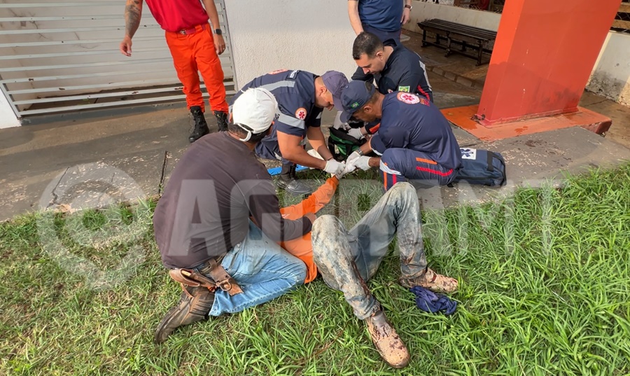 Imagem: Trabalhador sendo socorrido EXCLUSIVO | Jovem fica gravemente ferido ao operar maquita durante obra na nova Policlínica em Rondonópolis
