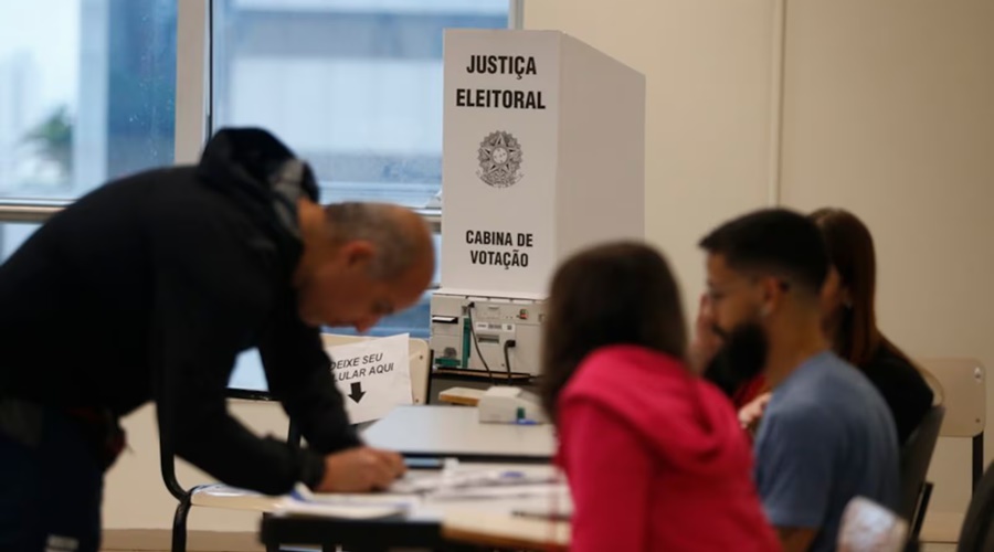 Imagem: URNA ELEICAO A poucos dias do 1º turno, eleitor indeciso pode definir os rumos da disputa presidencial Imagem: URNA ELEICAO A poucos dias do 1º turno, eleitor indeciso pode definir os rumos da disputa presidencial