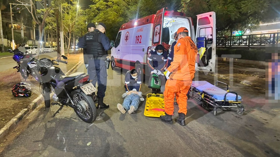 Imagem: Uma das vitimas teve fratura de quadril Carro sai de estacionamento e provoca colisão entre duas motos na Lions Internacional em Rondonópolis