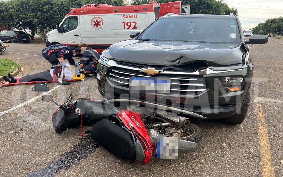 Imagem: Veiculos envolvidos no acidente Colisão entre picape e moto deixa casal ferido no bairro Vila Aurora em Rondonópolis; foi socorrido pelo SAMU Imagem: Veiculos envolvidos no acidente Colisão entre picape e moto deixa casal ferido no bairro Vila Aurora em Rondonópolis; foi socorrido pelo SAMU