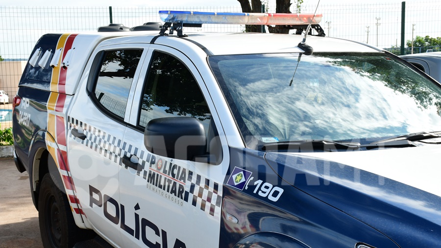 Imagem: Viatura da Policia Militar Mulher é agredida e ameaçada de morte pelo companheiro em Rondonópolis; suspeito foi preso pela PM Imagem: Viatura da Policia Militar Mulher é agredida e ameaçada de morte pelo companheiro em Rondonópolis; suspeito foi preso pela PM
