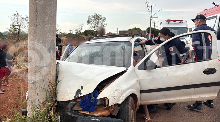 Imagem: WhatsApp Image 2026 09 05 at 15.57.19 1 Carro bate em poste após desviar de ciclista e deixa seis pessoas feridas no Lúcia Maggi