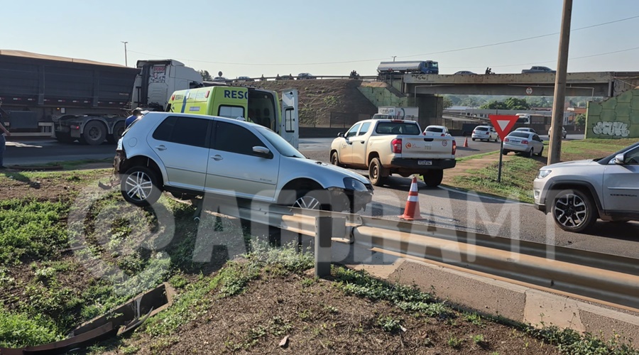Imagem: acidente medici 2 Caminhão perde o freio no viaduto da Médici, atinge carro e só para 3 km depois em Rondonópolis Imagem: acidente medici 2 Caminhão perde o freio no viaduto da Médici, atinge carro e só para 3 km depois em Rondonópolis