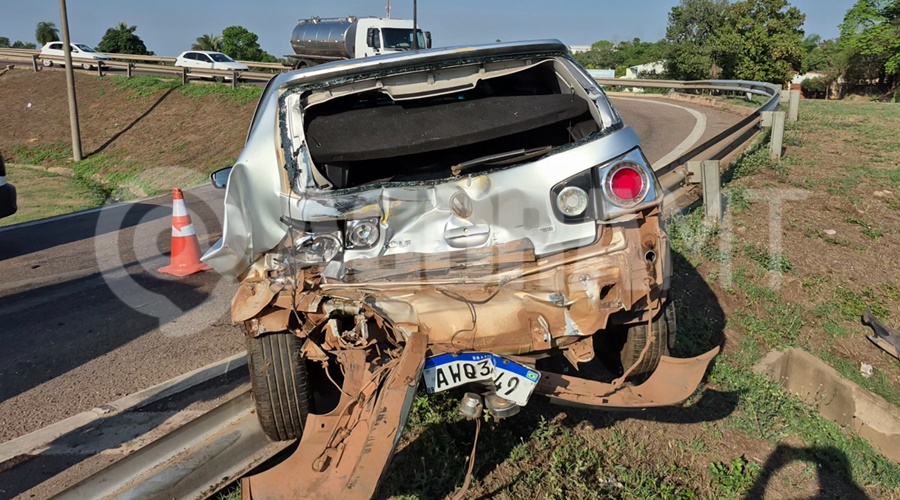 Imagem: acidente medici 3 Caminhão perde o freio no viaduto da Médici, atinge carro e só para 3 km depois em Rondonópolis Imagem: acidente medici 3 Caminhão perde o freio no viaduto da Médici, atinge carro e só para 3 km depois em Rondonópolis