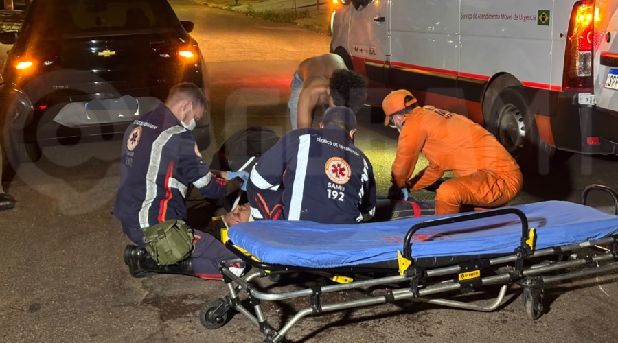 Imagem: acidente mnte libano 1 Dois jovens ficam feridos após motocicleta invadir preferencial e bater na lateral de carro no Monte Líbano Imagem: acidente mnte libano 1 Dois jovens ficam feridos após motocicleta invadir preferencial e bater na lateral de carro no Monte Líbano