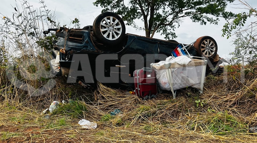 Imagem: capotamento mt 270 Grávida e bebê de seis meses ficam feridos após carro capotar nas proximidades de Vale Rico Imagem: capotamento mt 270 Grávida e bebê de seis meses ficam feridos após carro capotar nas proximidades de Vale Rico