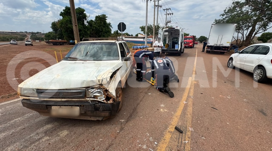 Imagem: colisao uno e caminhao vila mineira EXCLUSIVO | Caminhão bate em Fiat Uno na entrada da Vila Mineira e deixa uma pessoa ferida Imagem: colisao uno e caminhao vila mineira EXCLUSIVO | Caminhão bate em Fiat Uno na entrada da Vila Mineira e deixa uma pessoa ferida
