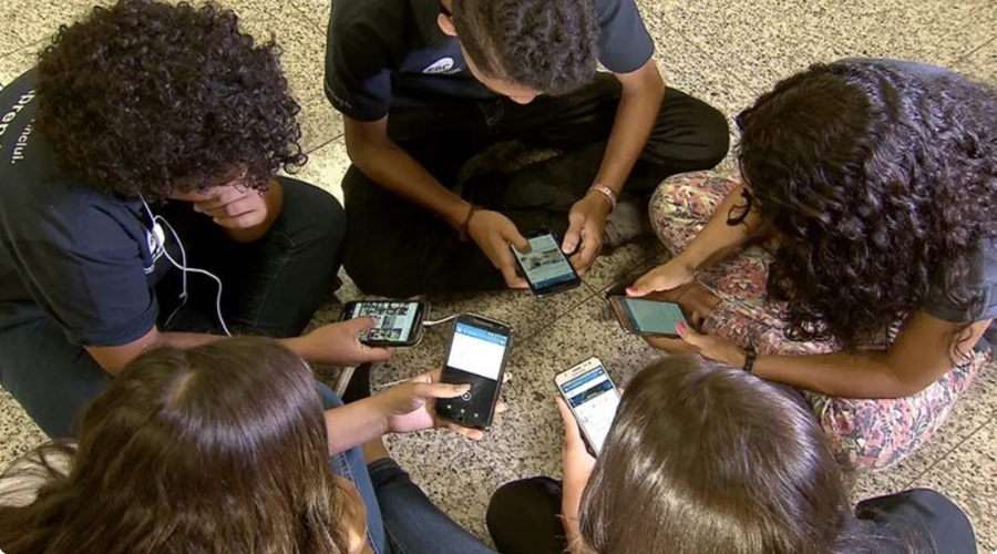 Imagem: criancas celular Segurança digital: veja como proteger crianças e adolescentes dos riscos no ambiente online Imagem: criancas celular Segurança digital: veja como proteger crianças e adolescentes dos riscos no ambiente online