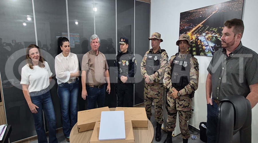 Imagem: doacao kits starlinks equipe Sindicato Rural de Rondonópolis realiza a doação de kits Starlink para a Polícia Militar Imagem: doacao kits starlinks equipe Sindicato Rural de Rondonópolis realiza a doação de kits Starlink para a Polícia Militar