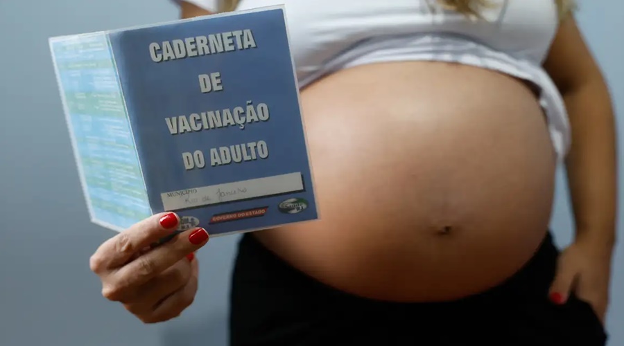 Imagem: gravida com a caderneta de vacinacao Só 55% das gestantes estão vacinadas contra a covid-19 no Brasil, aponta Ministério da Saúde Imagem: gravida com a caderneta de vacinacao Só 55% das gestantes estão vacinadas contra a covid-19 no Brasil, aponta Ministério da Saúde
